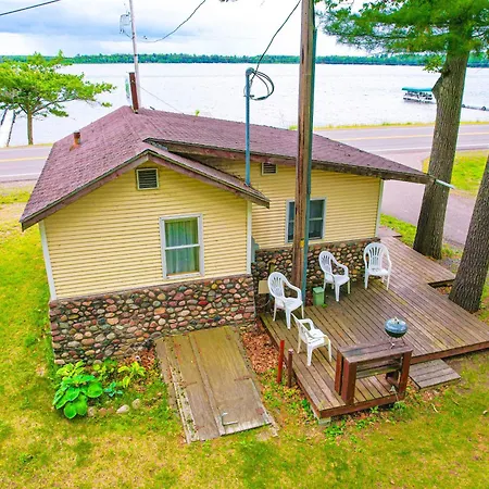 Wisconsin Lakeside Cottage With Deck, Views